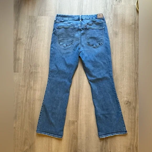 American Eagle Outfitters High Wasted Blue Flare Jeans - Size 14 short - Picture 7 of 7
